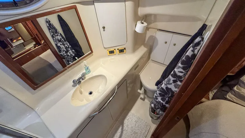 Slide: The Image of Sea Ray 420 Aft Cabin 2000 - 37