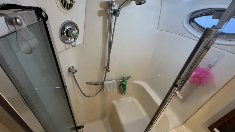 Slide: The Image of Sea Ray 420 Aft Cabin 2000 - 38