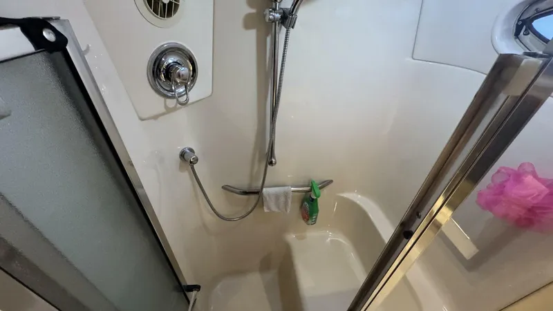 Slide: The Image of Sea Ray 420 Aft Cabin 2000 - 39