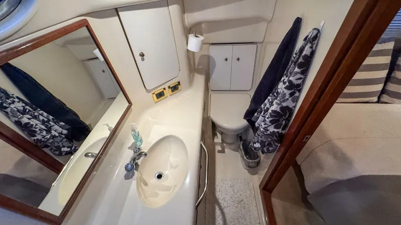 Slide: The Image of Sea Ray 420 Aft Cabin 2000 - 40