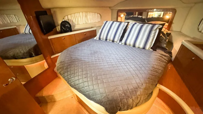 Slide: The Image of Sea Ray 420 Aft Cabin 2000 - 47