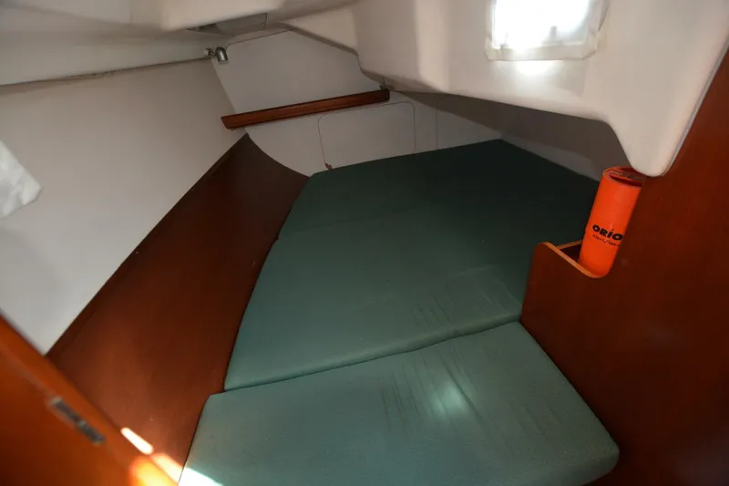 Slide: The Image of Beneteau Oceanis 331 2002 - 10