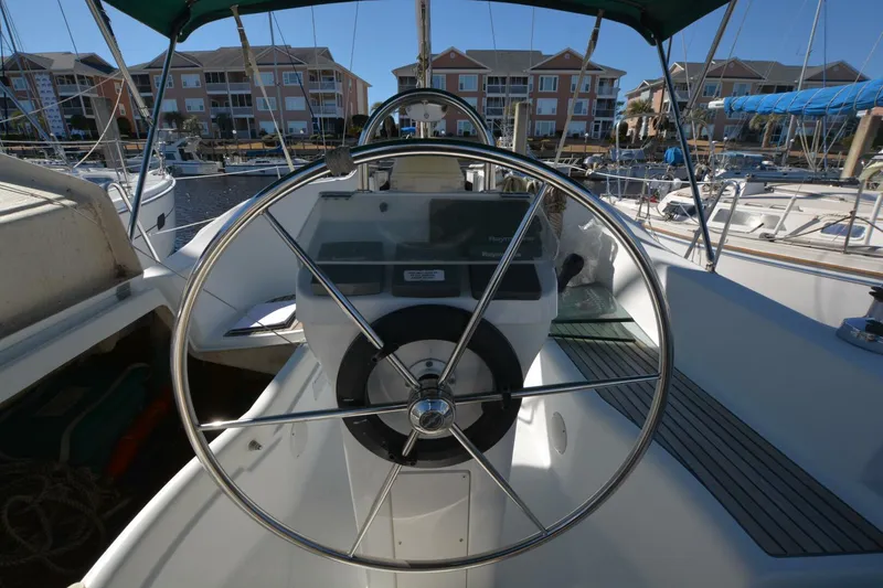 Slide: The Image of Beneteau Oceanis 331 2002 - 14