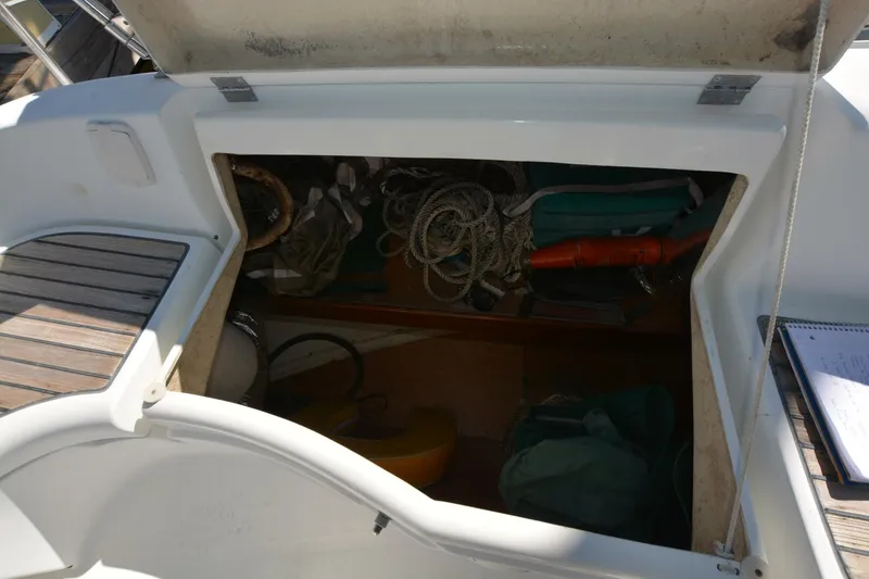 Slide: The Image of Beneteau Oceanis 331 2002 - 15