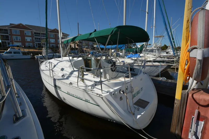 Slide: The Image of Beneteau Oceanis 331 2002 - 2