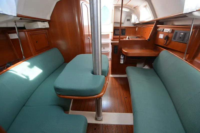 Slide: The Image of Beneteau Oceanis 331 2002 - 4