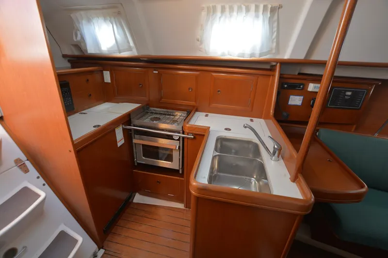 Slide: The Image of Beneteau Oceanis 331 2002 - 6