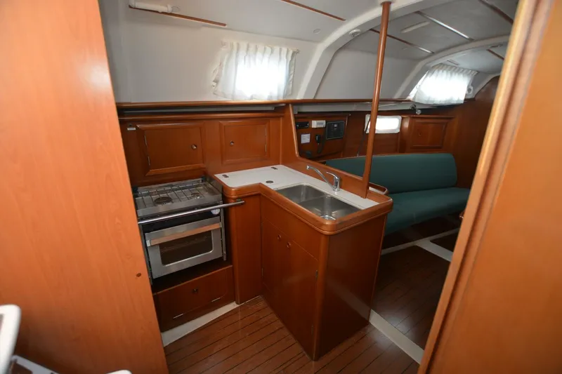 Slide: The Image of Beneteau Oceanis 331 2002 - 7