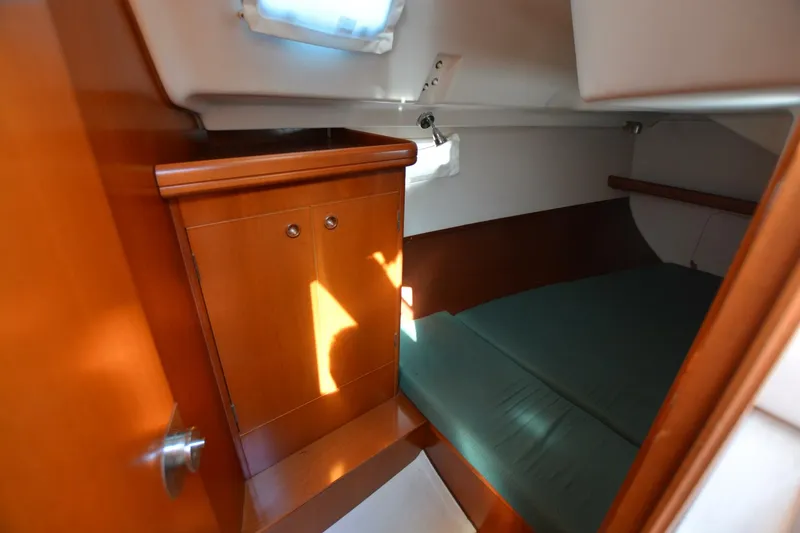 Slide: The Image of Beneteau Oceanis 331 2002 - 9