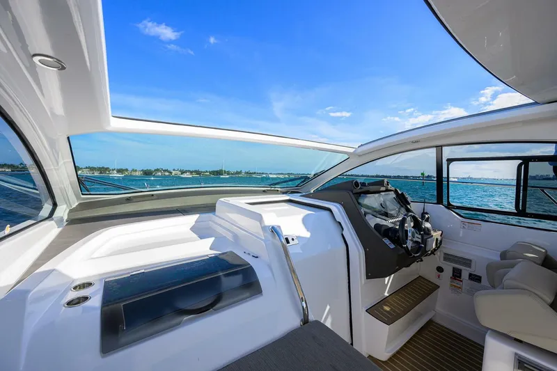Slide: The Image of Azimut Atlantis 45 2020 - 22