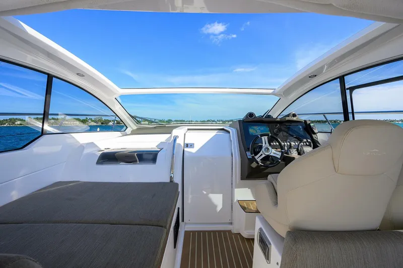 Slide: The Image of Azimut Atlantis 45 2020 - 23