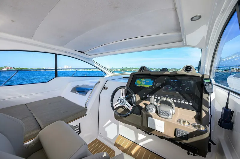 Slide: The Image of Azimut Atlantis 45 2020 - 24