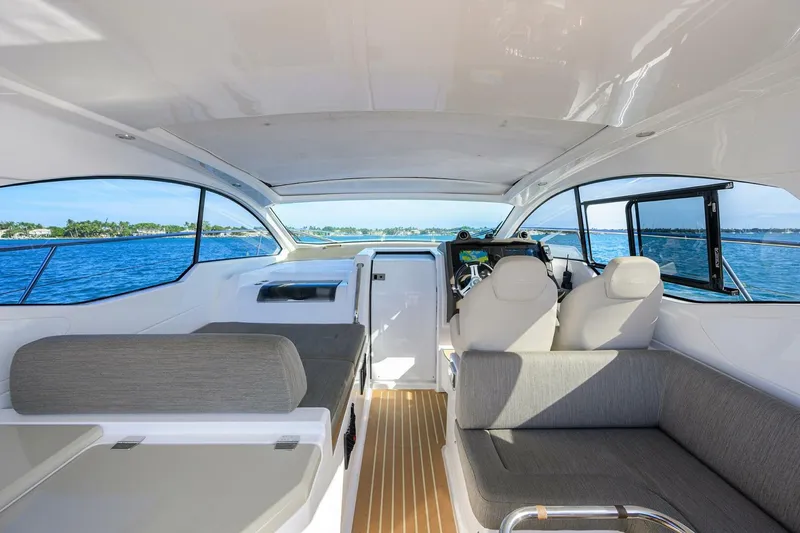 Slide: The Image of Azimut Atlantis 45 2020 - 32