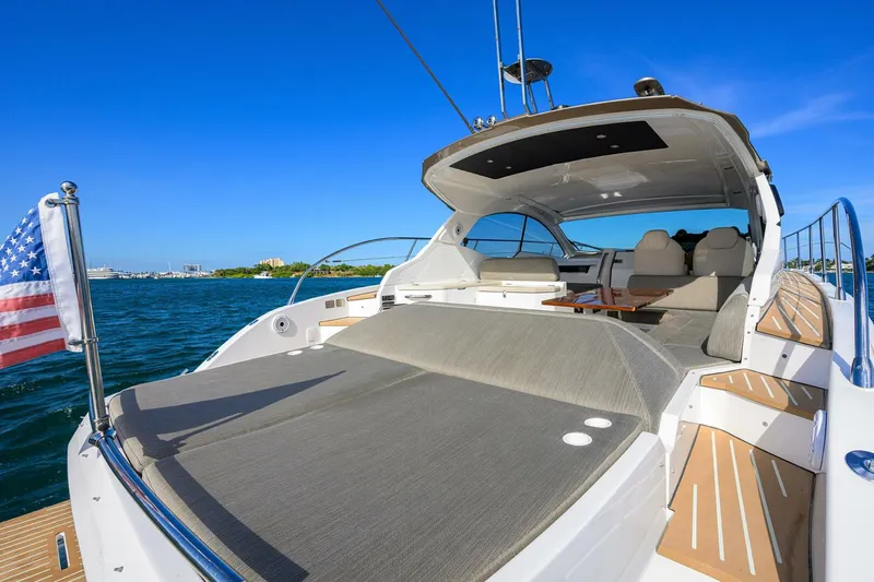 Slide: The Image of Azimut Atlantis 45 2020 - 36