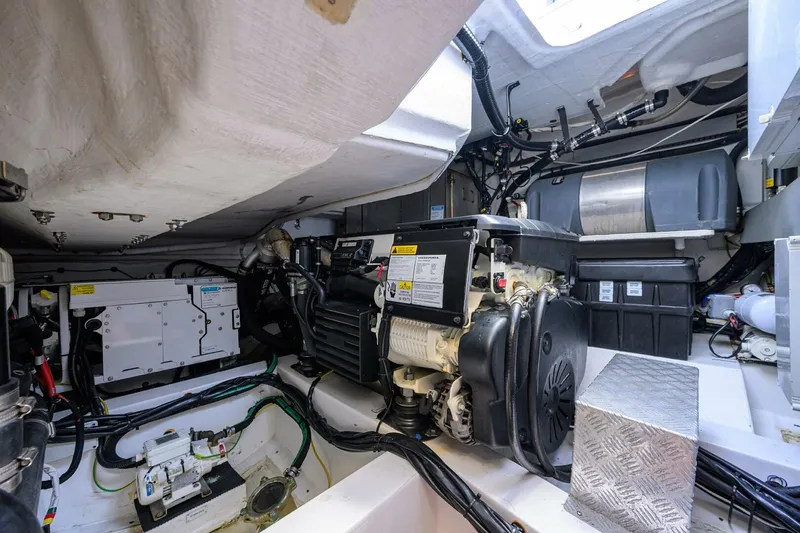 Slide: The Image of Azimut Atlantis 45 2020 - 44