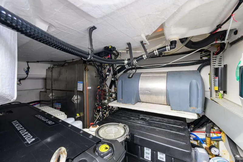 Slide: The Image of Azimut Atlantis 45 2020 - 49