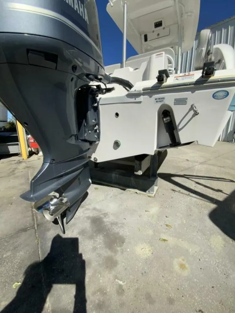 Slide: The Image of Sea Fox 228 Commander 2022 - 12