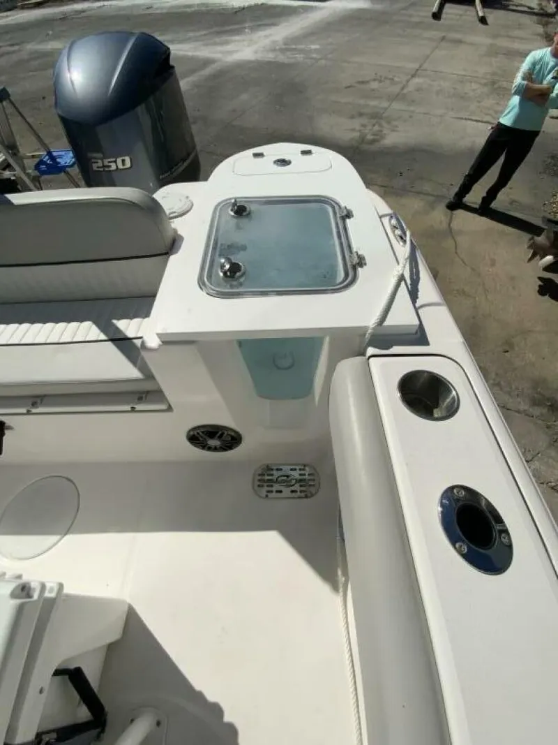 Slide: The Image of Sea Fox 228 Commander 2022 - 21