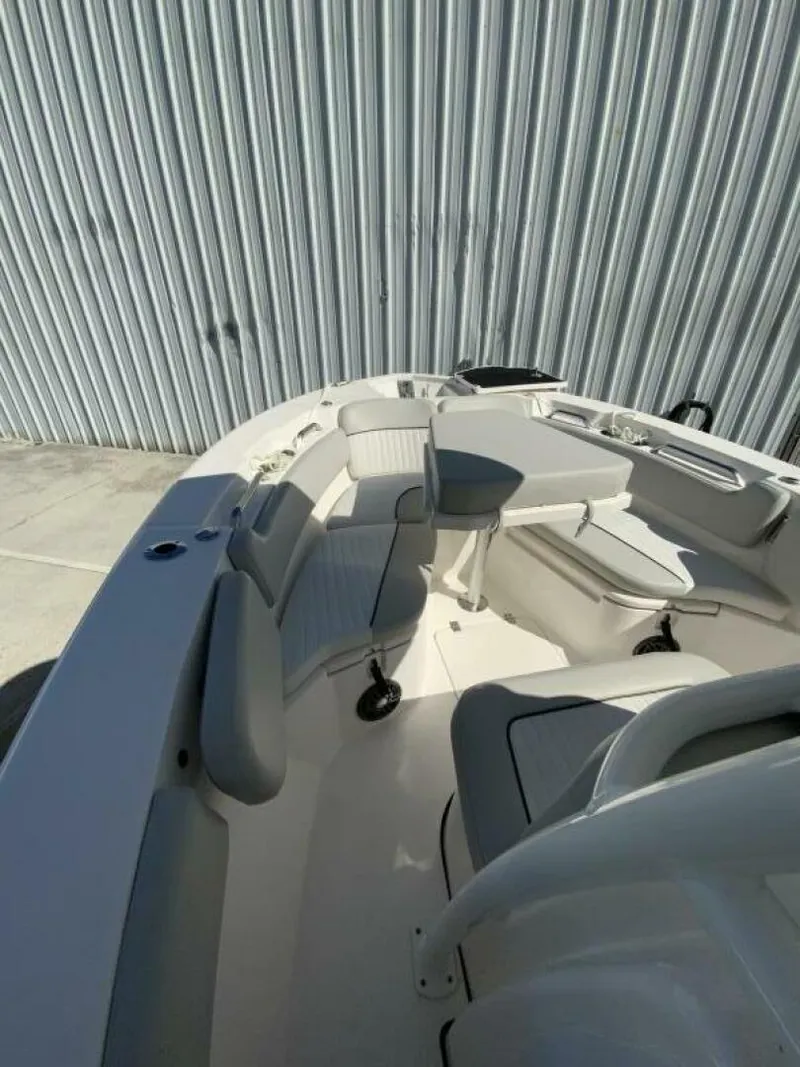 Slide: The Image of Sea Fox 228 Commander 2022 - 25