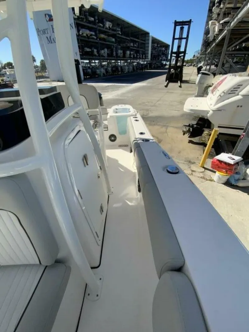 Slide: The Image of Sea Fox 228 Commander 2022 - 35