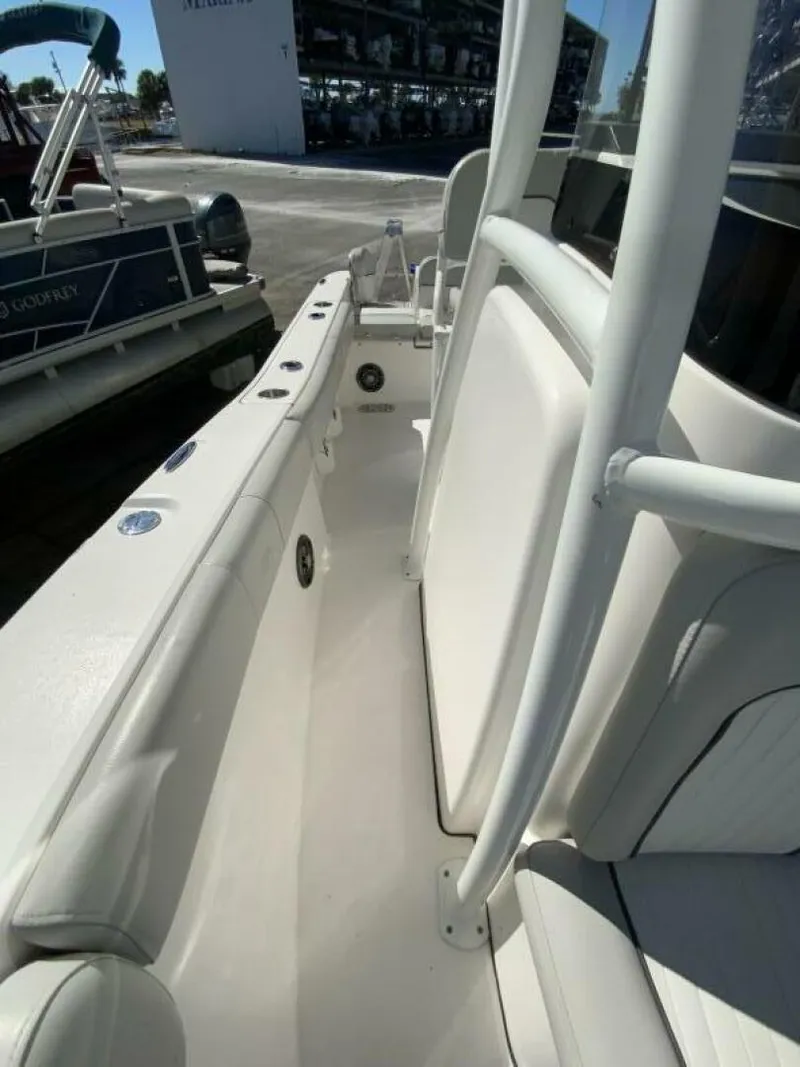 Slide: The Image of Sea Fox 228 Commander 2022 - 36