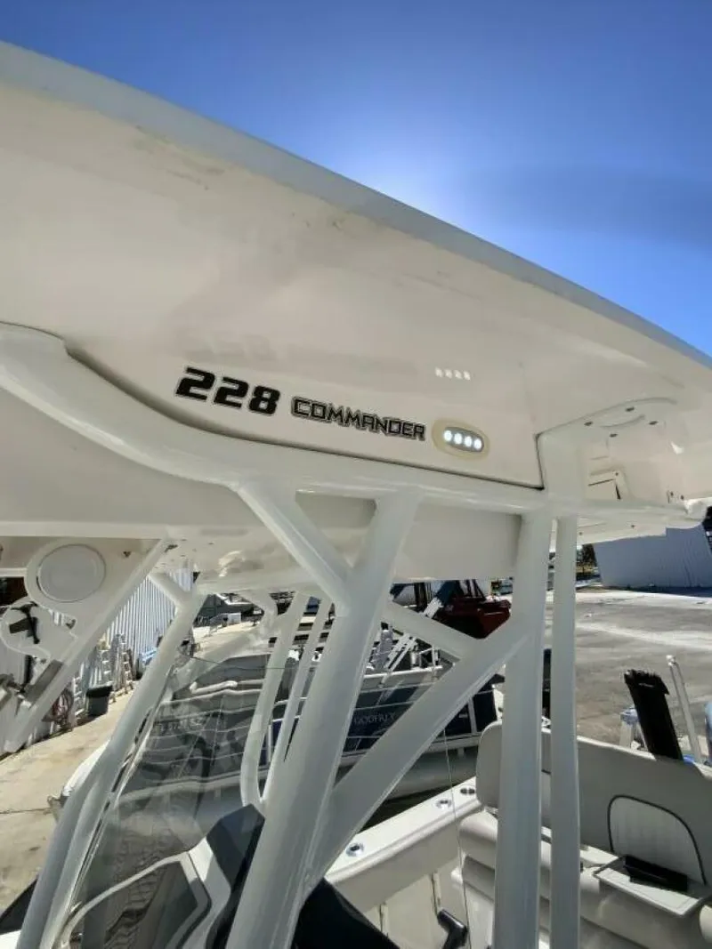 Slide: The Image of Sea Fox 228 Commander 2022 - 48