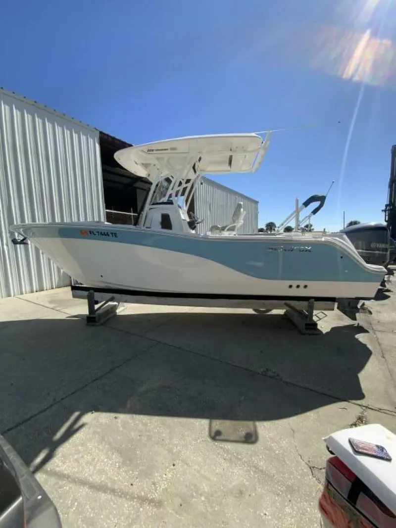 Slide: The Image of Sea Fox 228 Commander 2022 - 8