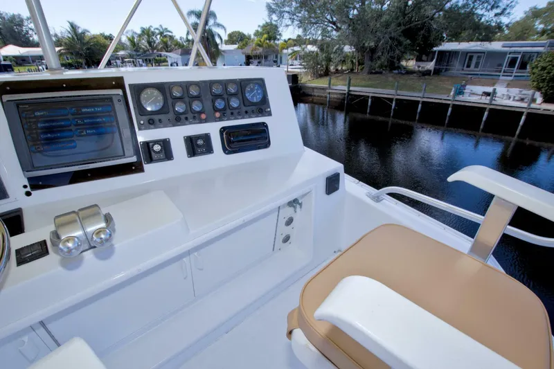 Slide: The Image of Viking 53 Convertible 1990 - 35