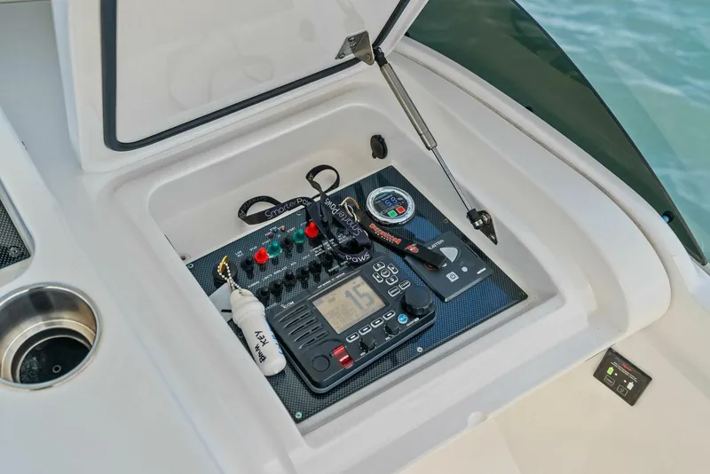 Slide: The Image of Bertram 35 Flybridge 2017 - 23