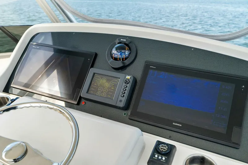 Slide: The Image of Bertram 35 Flybridge 2017 - 25