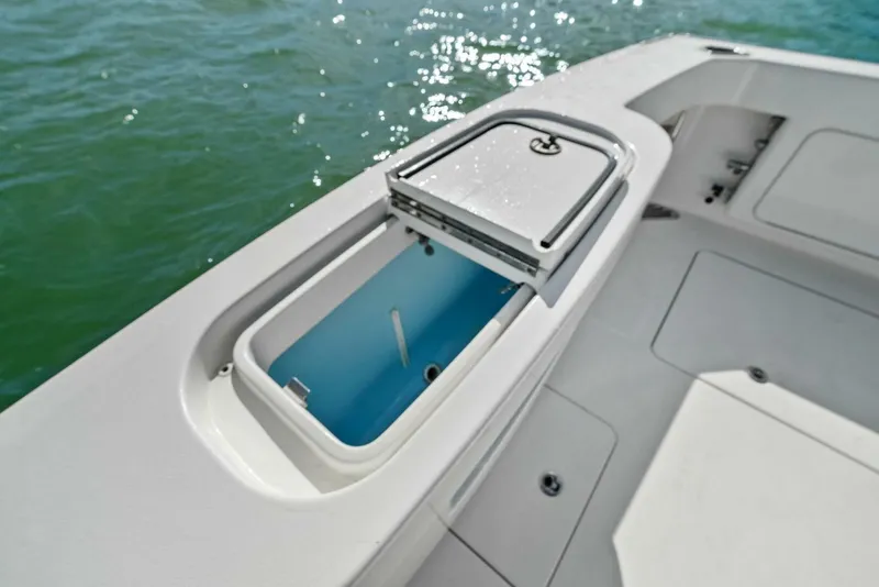 Slide: The Image of Bertram 35 Flybridge 2017 - 32