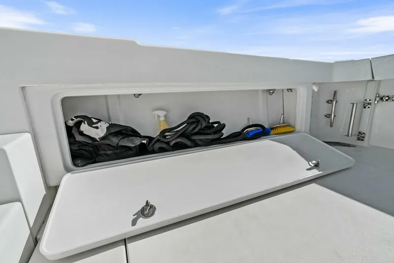 Slide: The Image of Bertram 35 Flybridge 2017 - 35