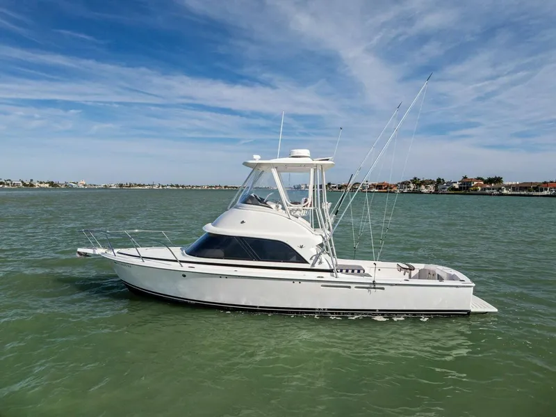 Slide: The Image of Bertram 35 Flybridge 2017 - 45