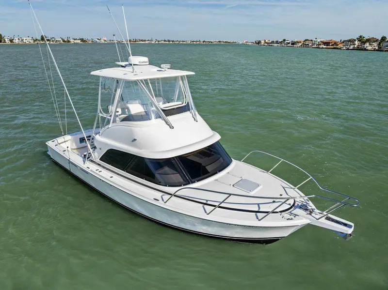 Slide: The Image of Bertram 35 Flybridge 2017 - 51