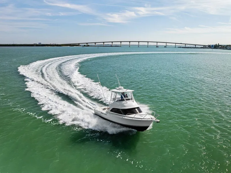 Slide: The Image of Bertram 35 Flybridge 2017 - 54