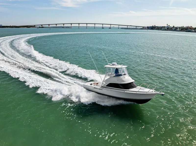 Slide: The Image of Bertram 35 Flybridge 2017 - 55