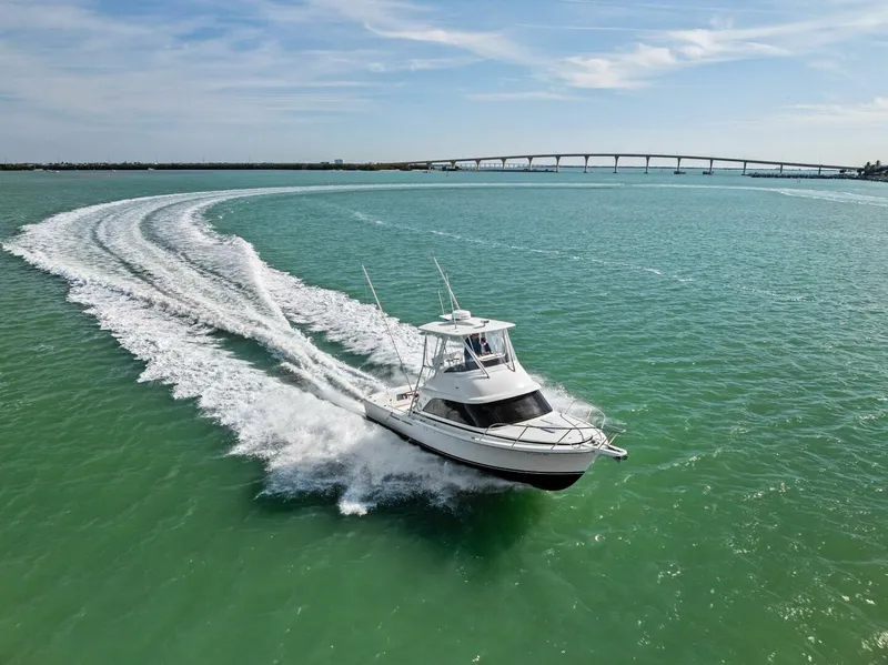 Slide: The Image of Bertram 35 Flybridge 2017 - 56