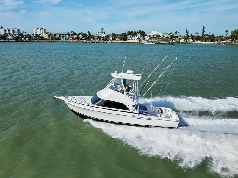 Slide: The Image of Bertram 35 Flybridge 2017 - 61