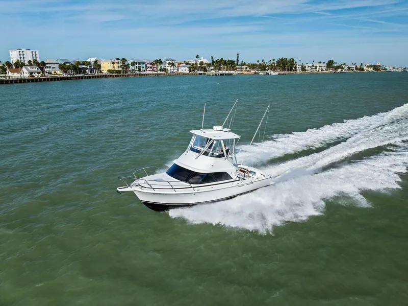Slide: The Image of Bertram 35 Flybridge 2017 - 62