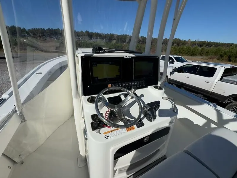 Slide: The Image of Parker Marine 2801 2022 - 10