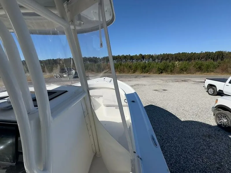 Slide: The Image of Parker Marine 2801 2022 - 12