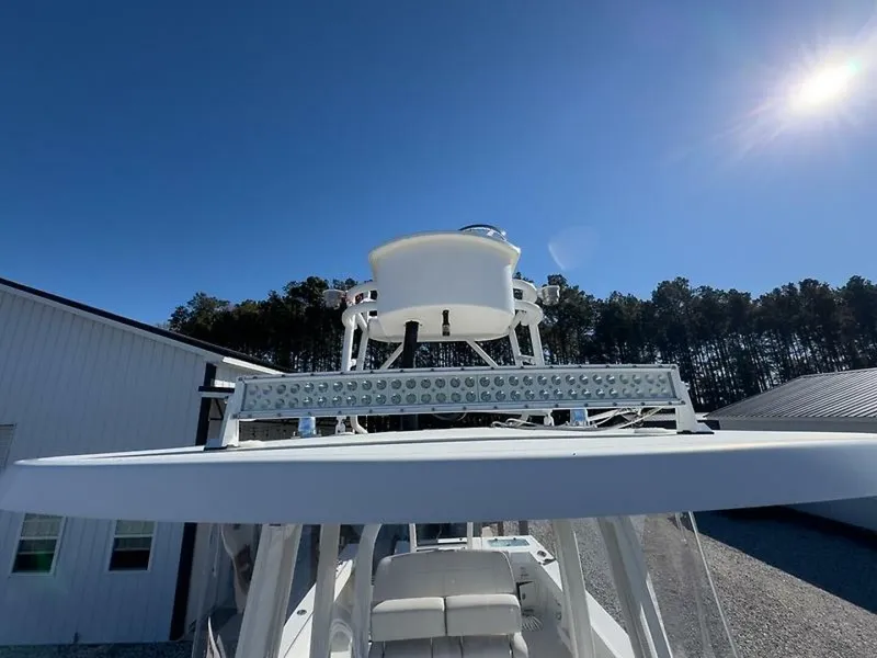 Slide: The Image of Parker Marine 2801 2022 - 15