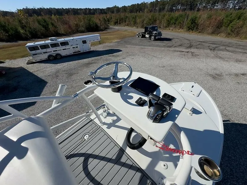 Slide: The Image of Parker Marine 2801 2022 - 17