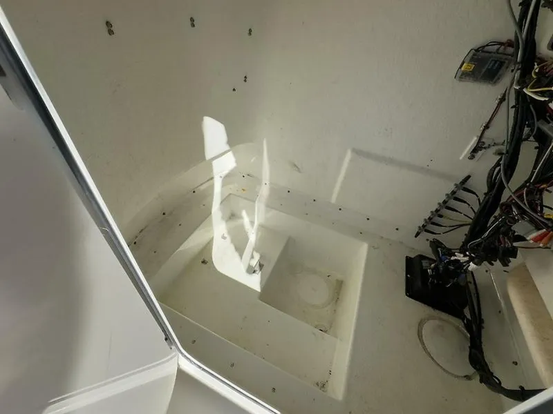 Slide: The Image of Parker Marine 2801 2022 - 19