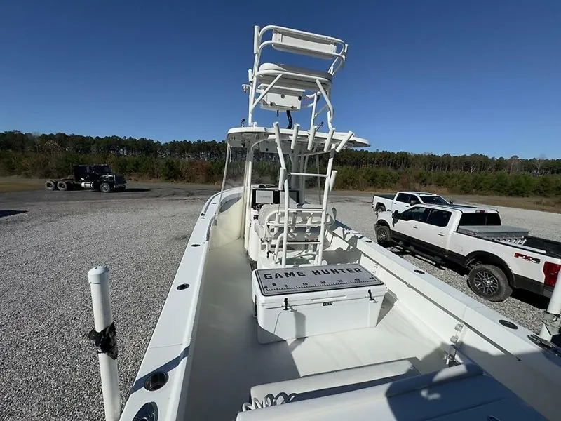 Slide: The Image of Parker Marine 2801 2022 - 6