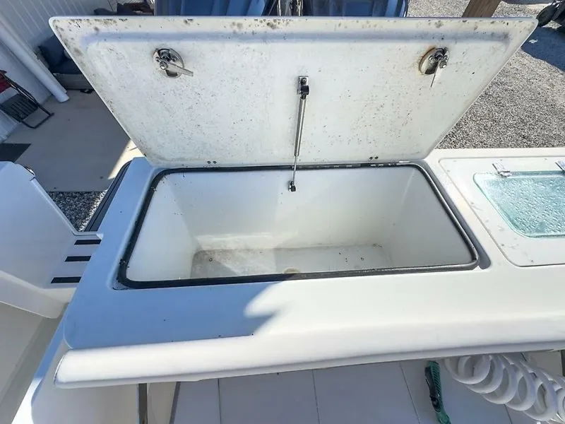 Slide: The Image of Parker Marine 2801 2022 - 7