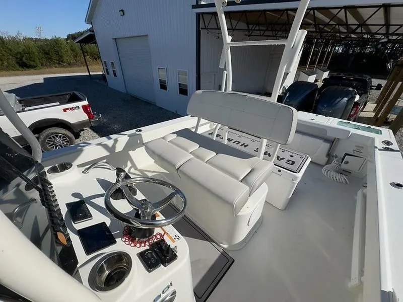 Slide: The Image of Parker Marine 2801 2022 - 9