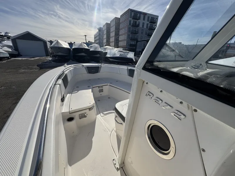 Slide: The Image of Robalo R272 2020 - 11
