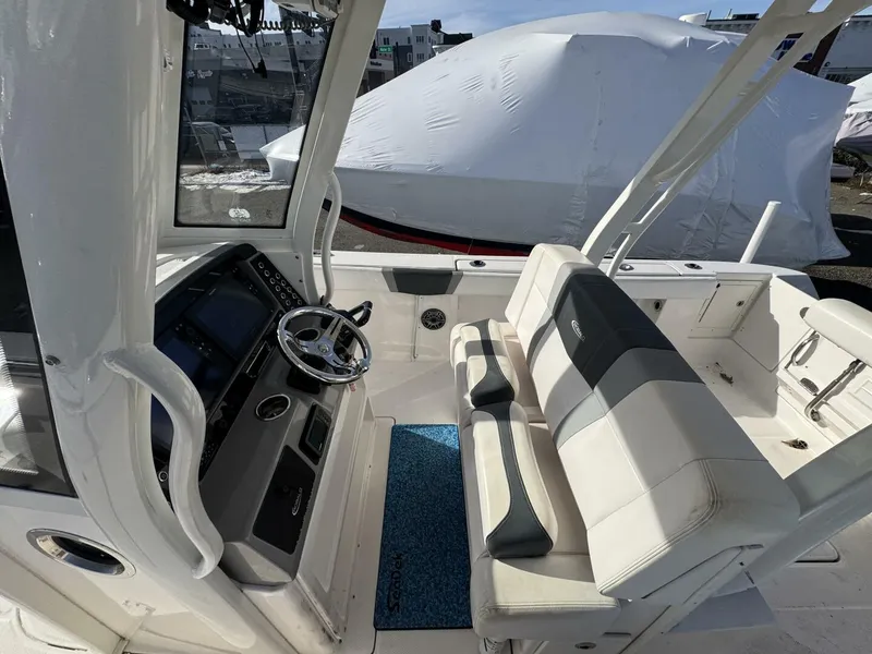 Slide: The Image of Robalo R272 2020 - 6
