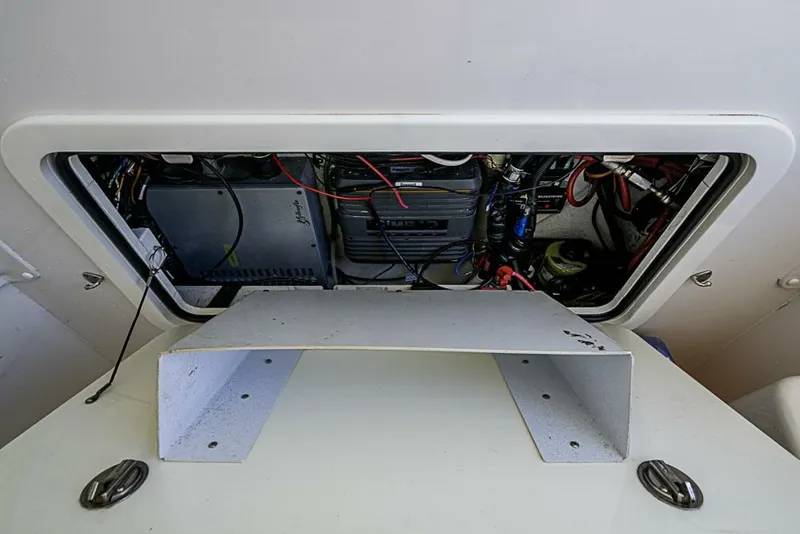 Slide: The Image of Yellowfin 39 Offshore 2011 - 13